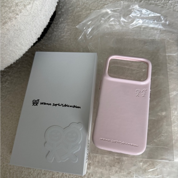 Urban Sophistication iphone 17 PRO The Skinny Case - Strawberry